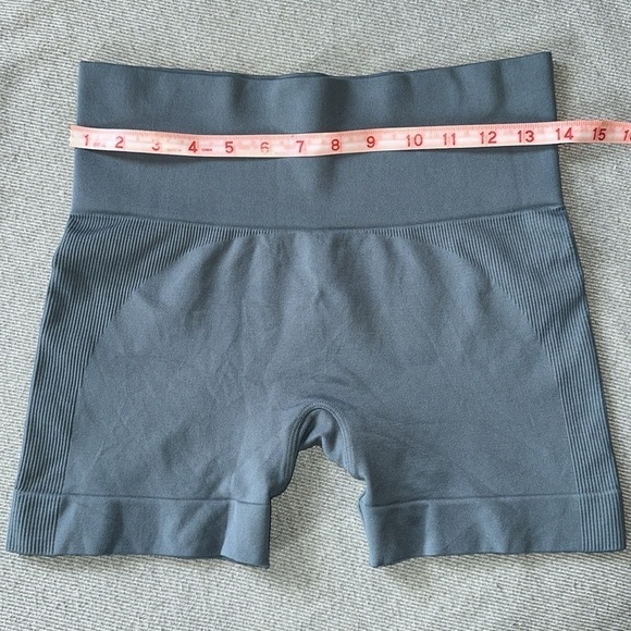 SET  Active Sculpflex Bike Shorts - Picture 9 of 12